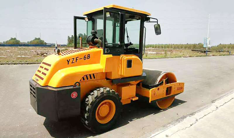 小(xiǎo)型鋼輪壓路機液壓系統保養